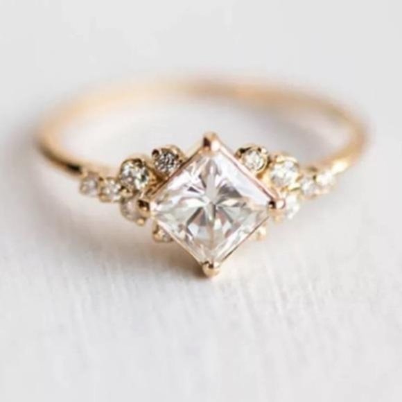 New’18K Yellow Gold White Sapphire Ring, beautiful Ring, shiny Ring. - Picture 1 of 4